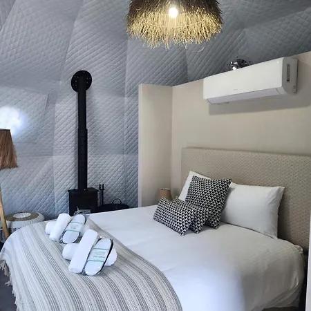 River Glamping Kalopanayiotis קאלופאנאיוטיס