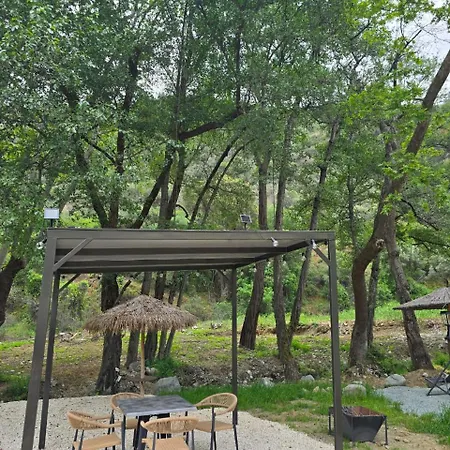 River Glamping Kalopanayiotis קאלופאנאיוטיס