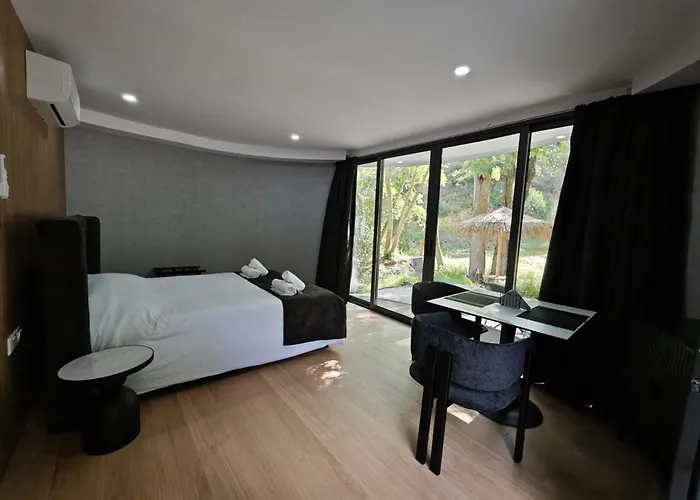 River Glamping Kalopanayiotis Alojamento de Turismo Selvagem Kalopanagiotis